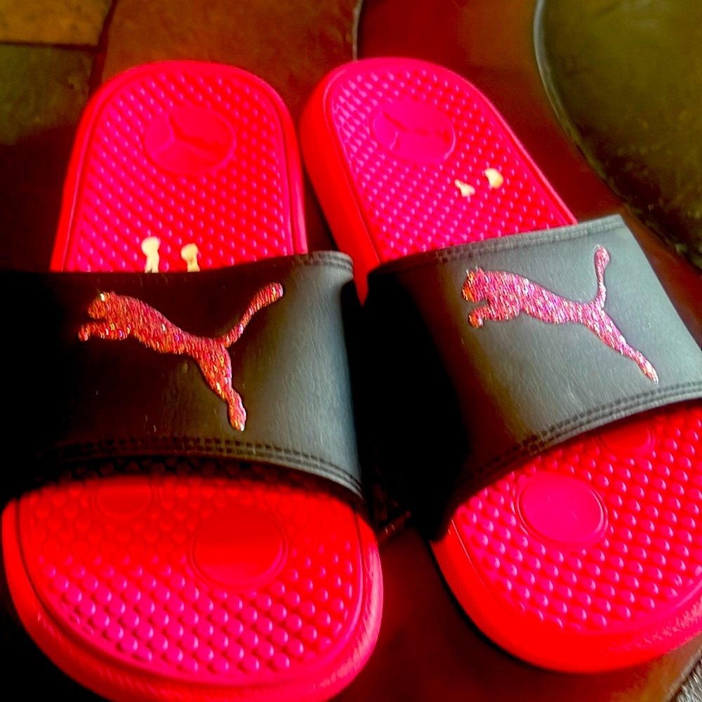 Puma slides nwob pink and black